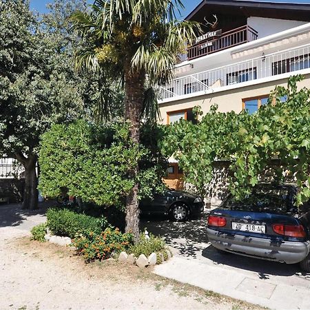 2 Bedroom Lovely Apartment In Starigrad Paklenica Exterior foto